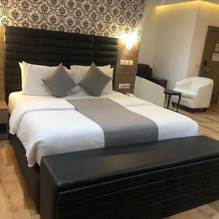 Crownsville Hotel - Airport Road 哈科特港 外观 照片