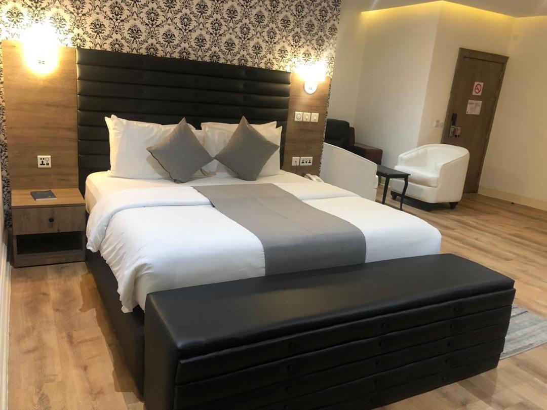 Crownsville Hotel - Airport Road 哈科特港 外观 照片