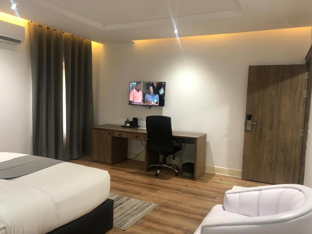 Crownsville Hotel - Airport Road 哈科特港 外观 照片