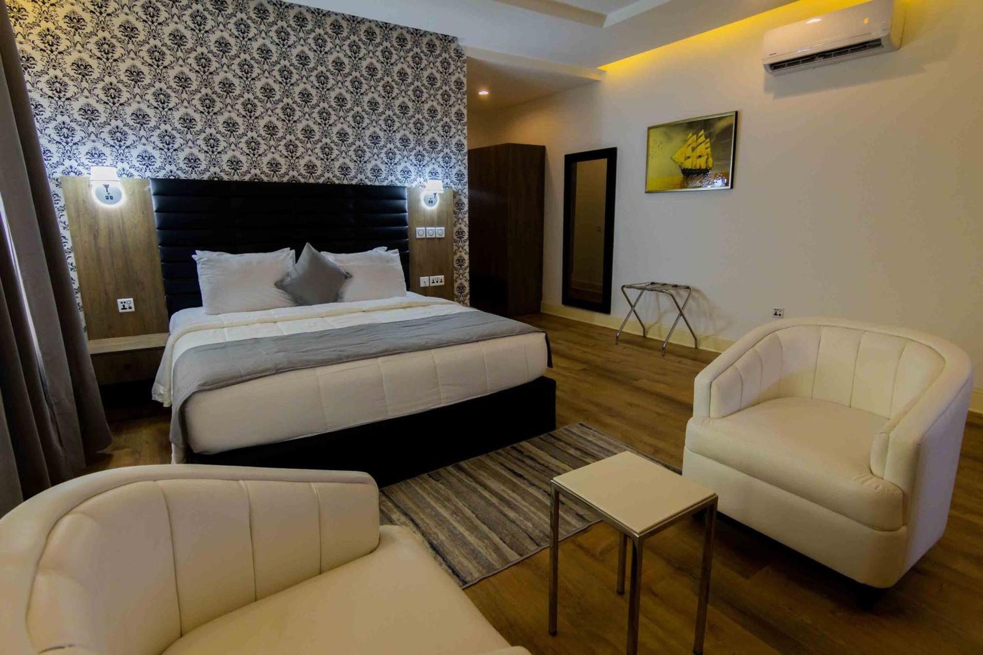 Crownsville Hotel - Airport Road 哈科特港 外观 照片