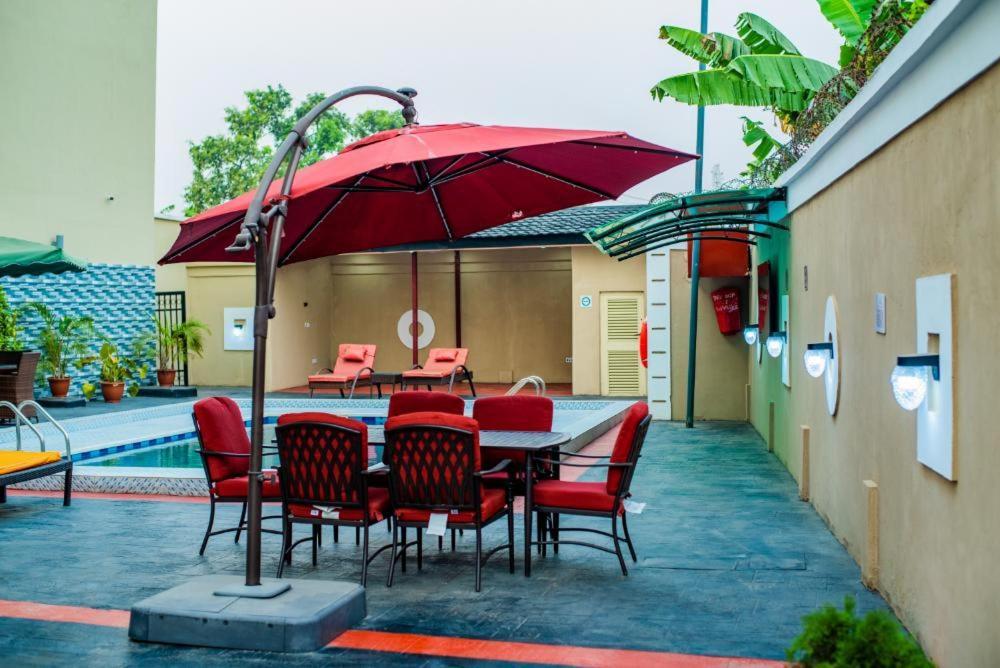 Crownsville Hotel - Airport Road 哈科特港 外观 照片